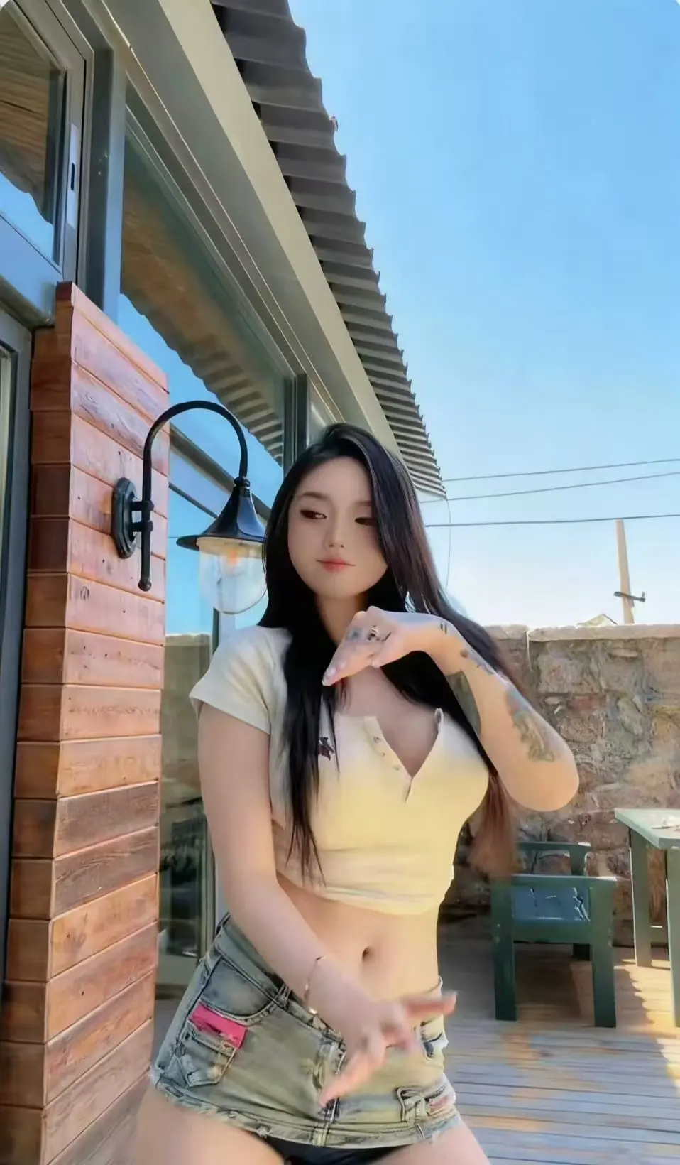 《Meena 成美男》高清全集中文版未删减-免费在线观看无广告-网盘资源便捷备份-一次看遍Meena成美男全集