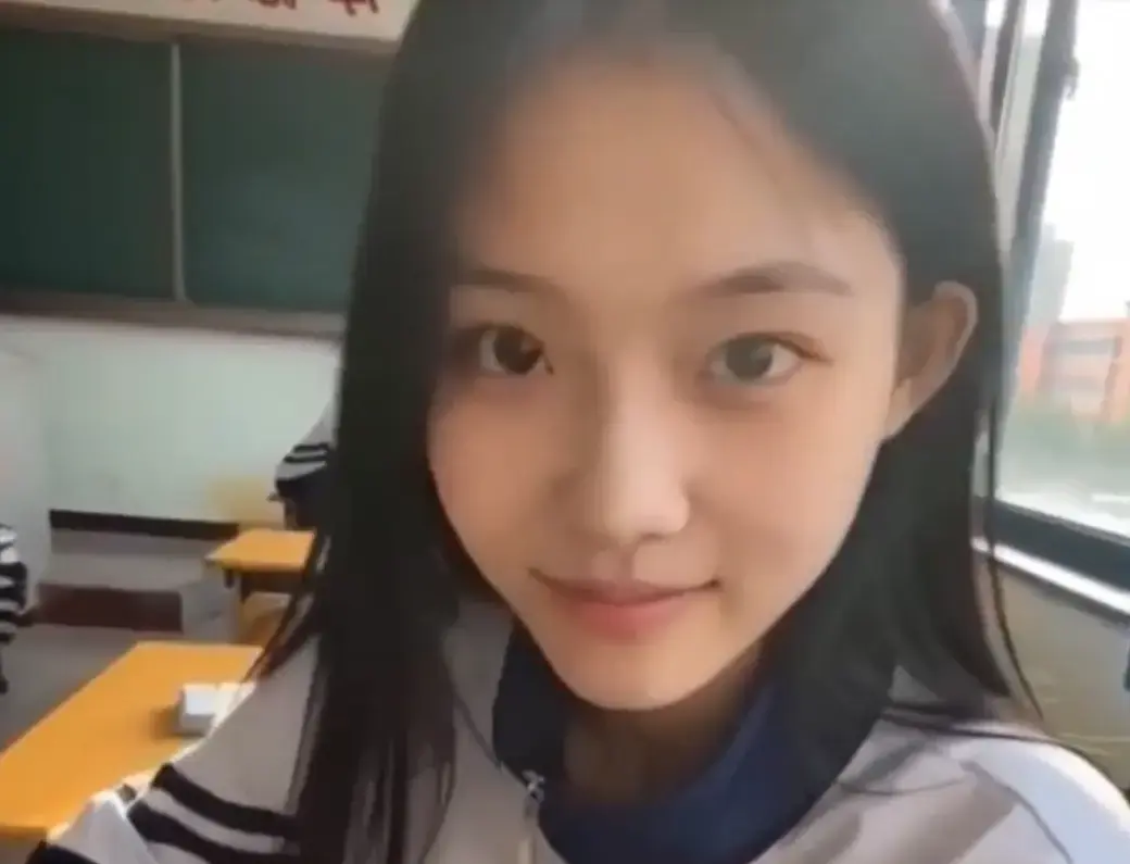 我的十八岁女友无删减版在线播放 - 黄果AI短剧高甜治愈4K蓝光画质 - 全集免费观看极速加载追完又想谈恋爱
